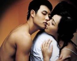 已婚男人爱你的表现,隐瞒婚史大献殷勤!