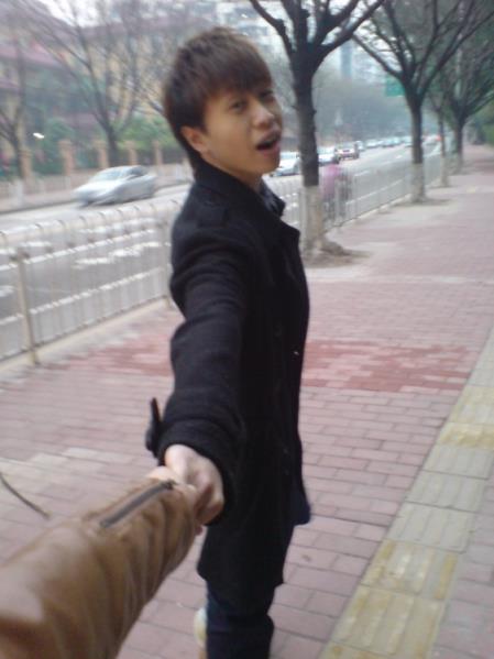 已婚男人爱你的表现，隐瞒婚史大献殷勤！