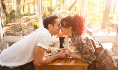 男人喜欢女人的表现，男人喜欢多大年纪的女人？