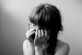 不要再来伤害我，爱情经不起伤害！