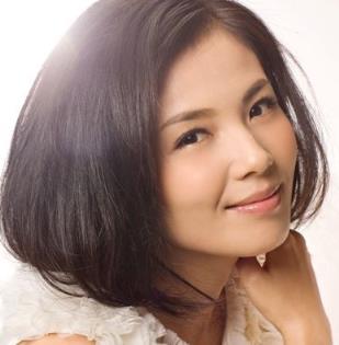 女人的天空，有着春夏秋冬的色彩！