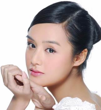 女人的天空,有着春夏秋冬的色彩!