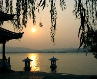 往事不堪回首，让往事随风！