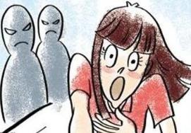 裸身吹头发现男子，浴室暗藏摄像头偷窥