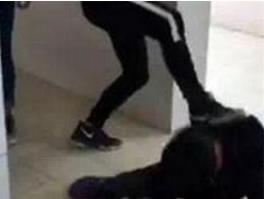 中学生校厕遭围殴，孩子犯错家长遭殃