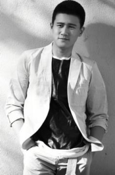 大龄青年不潇洒，被误认为矮丑穷！