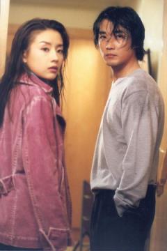 异性合租，他居然把手伸进我的睡裙要摸我的臀部!