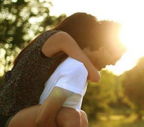 情感日志：剪掉长发不爱人渣，若是不爱何苦不快。