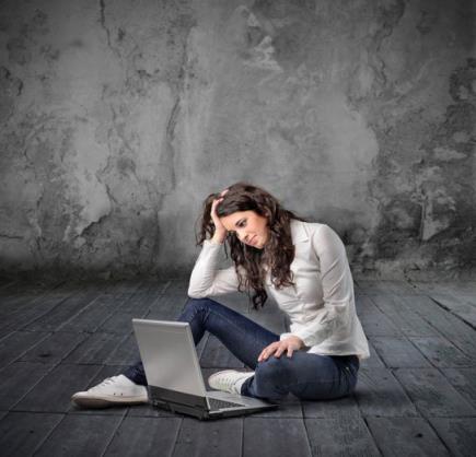 当你跟别人在一起很开心的时候，知不知道她在哭泣