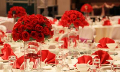 华裔夫妇结婚被坑，酒店提供的酒菜“令人难以下咽”