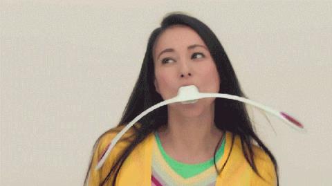 自己脱了衣服腿张开,还真是够实在!