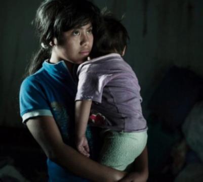 爸爸使劲插插到子宫，让我兴奋不已！