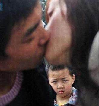 不想看着儿子难受，把自己贡献给儿子！