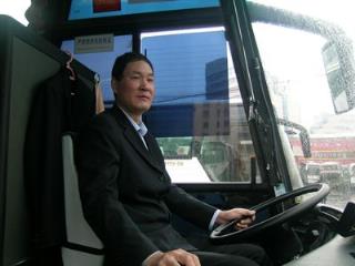 长途汽车上妻子被轮流,我傻了眼!