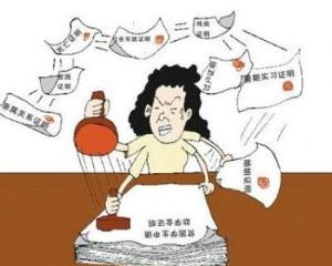 男子找不到工作踹母亲，称母亲教育不得当造成