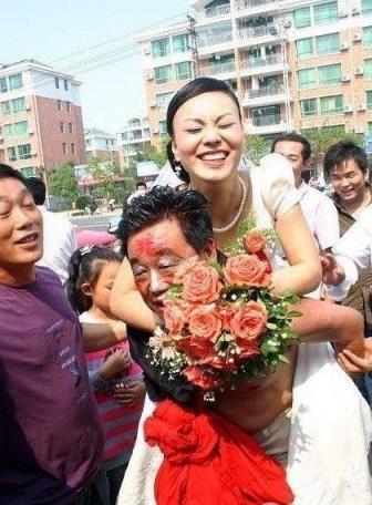 儿媳妇儿的小肉洞,我被公公舔了一夜!