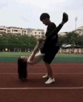 小姐口述真实双飞经历,有钱人都变态!