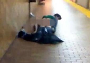 被老男人舔了一夜，一个公媳乱伦的故事！