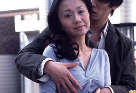 家庭乱小说漂亮妈妈，你永远是妈妈的宝贝！