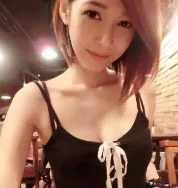 我和女同事，她眉来眼去让我着迷！