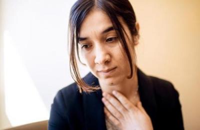 女生宿舍里的性奴母狗，还不快舔我的脚？