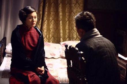 恋上嫂子的床，嫂子突然抱住我！