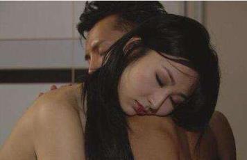 阿姨摸住了我的大j,我们就如同吸上了毒品一样!