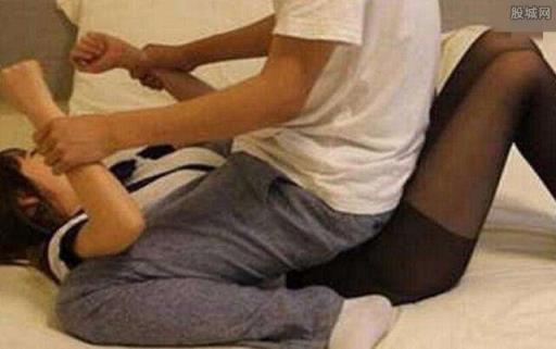 妈妈的乱欲，当晚我和母亲发生了性关系！