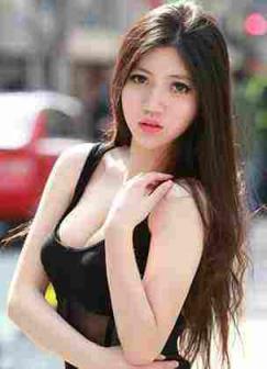 男女强吻摸下面，他把我按在了墙上开始强吻！