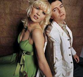 交换的一天，四个人在一张床上玩起来！