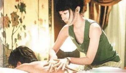 龟头塞进女儿的嫩B里,女儿爱上父亲发生性关系!