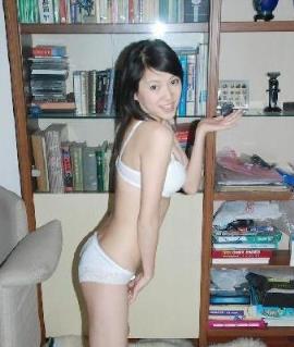 在阳台插的好深，再也无法忍耐那种难熬的饥渴！