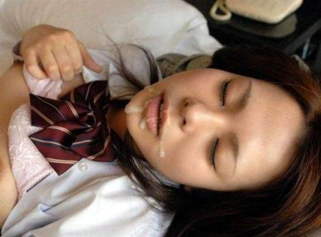 嗯啊老板好大用力哦，我在办公室里把我的第一次给了他！