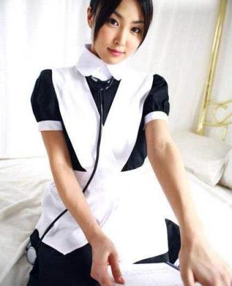 制服下的诱惑，我一抱住她就出事了！