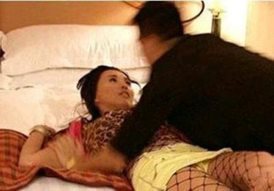 不要了爸爸射在里面,爸爸的眼睛偷瞄我性感的身躯!