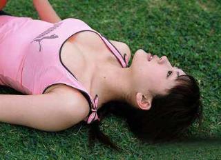 把春药的饮料给妈妈喝，我俩就都半推半就在一起了！