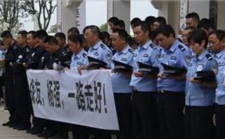 男子辱骂牺牲辅警,网络不当言论要负刑事责任