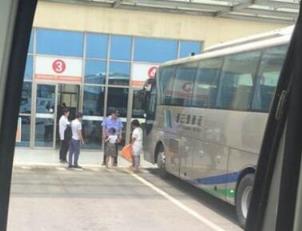 女子拐女童被识破，公交司机智斗人贩