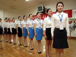 潜规则考生遭拒，空姐面试官竟然这么猥琐