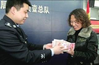 女子取款30万被抢，警方三天全面破案
