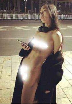 南宁女大学生裸奔，公共场所故意裸露身体拘留五天