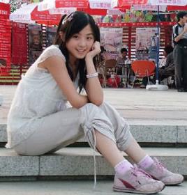 为了你我愿意热爱整个世界，温暖大家孤单的心灵！