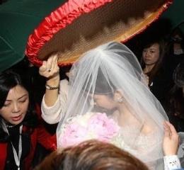 为了你我愿意热爱整个世界，温暖大家孤单的心灵！