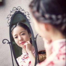 想念是会呼吸的痛，我的寂寞在石头上发了芽！