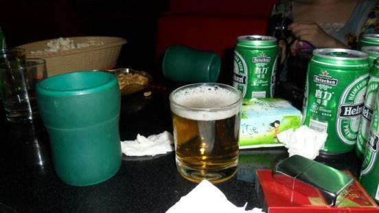 我再也不愿见你在深夜里买醉,也不愿别的男人见识你的妩媚!