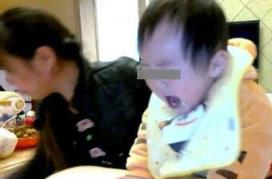 保姆掌掴1岁幼儿，监控还原事件过程
