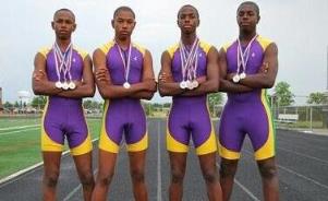 四胞胎同时被录取，父母为孩子的教育经费发愁