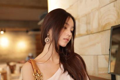 给自己一个拥抱，别把自己看得太轻!