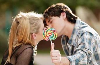 爱你是最好的时光，爱不会因时间而改变！