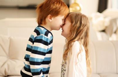 不再让你孤单，路再远我们一起走！